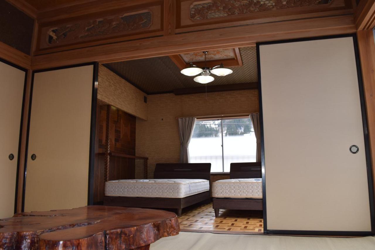 Отель Gokayama Base Nanto Экстерьер фото